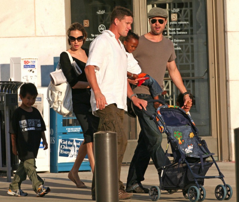 11/08/07 - CHICAGO - USA BRAD PITT AND ANGELINA JOLIE TAKE THEIR CHILDREN, MADDOX, ZAHARA, PAX AND BABY DAUGHTER SHILOH FOR A DAY OUT AT A MUSEUM IN CHICAGO IN BETWEEN ANGELINAS SHOOT SCHEDULE! BYLINE MUST READ: XPOSURE *AVAILABLE FOR UK USE ONLY* *THIS IMAGE IS STRICTLY FOR PAPER AND MAGAZINE USE ONLY - NO WEB ALLOWED USAGE UNLESS PREVIOUSLY AGREED. PLEASE TELEPHONE 020 7377 2770*