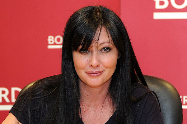 NEW YORK - NOVEMBER 02: Actress Shannen Doherty promotes "Badass" at Borders Books & Music, Columbus Circle on November 2, 2010 in New York City. (Photo by Jason Kempin/Getty Images) *** Local Caption *** Shannen Doherty