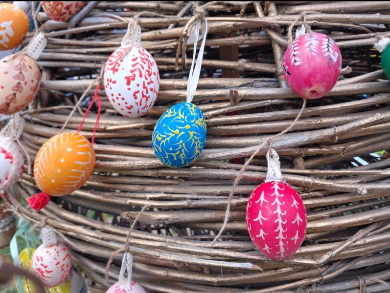 У Перечині відкрилась унікальна виставка писанкових дерев