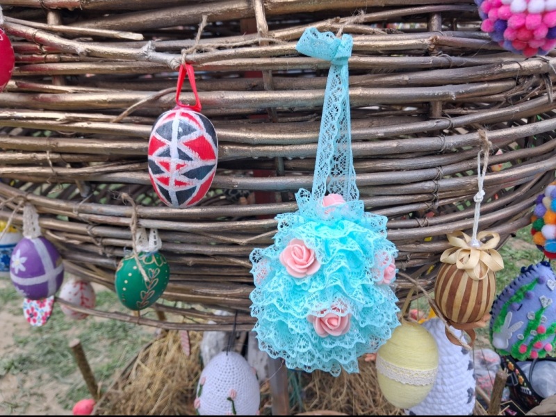 У Перечині відкрилась унікальна виставка писанкових дерев