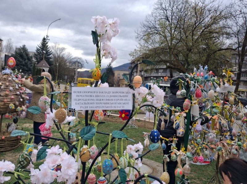 У Перечині відкрилась унікальна виставка писанкових дерев