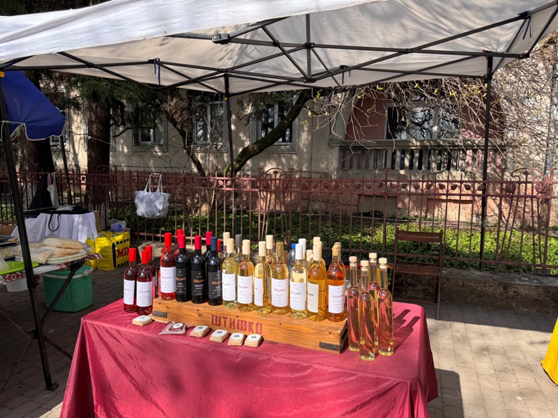 Великдень зі смаком і сенсом: в Ужгороді триває святковий ярмарок