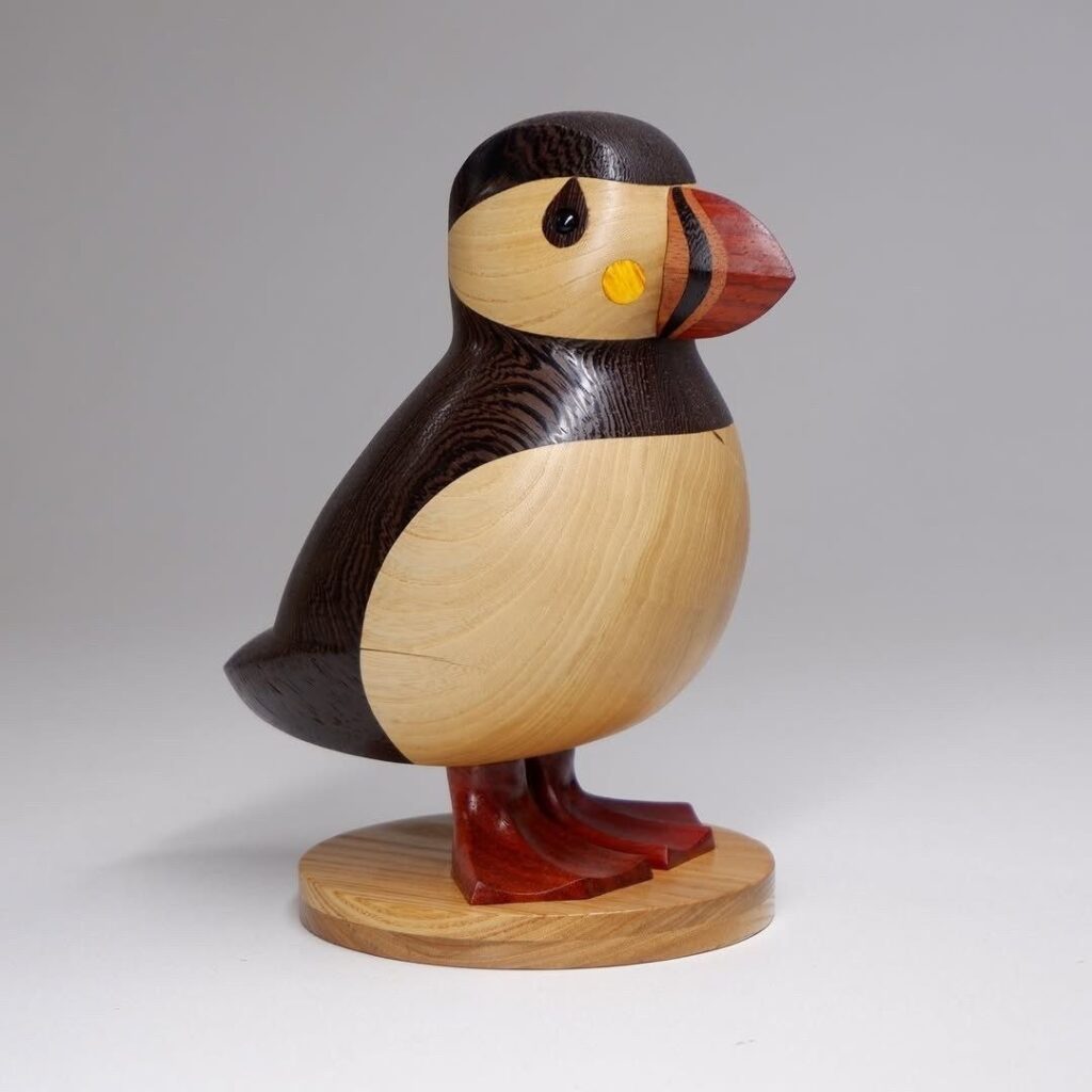 У руках мукачівця оживає дерево і з'являються птахи