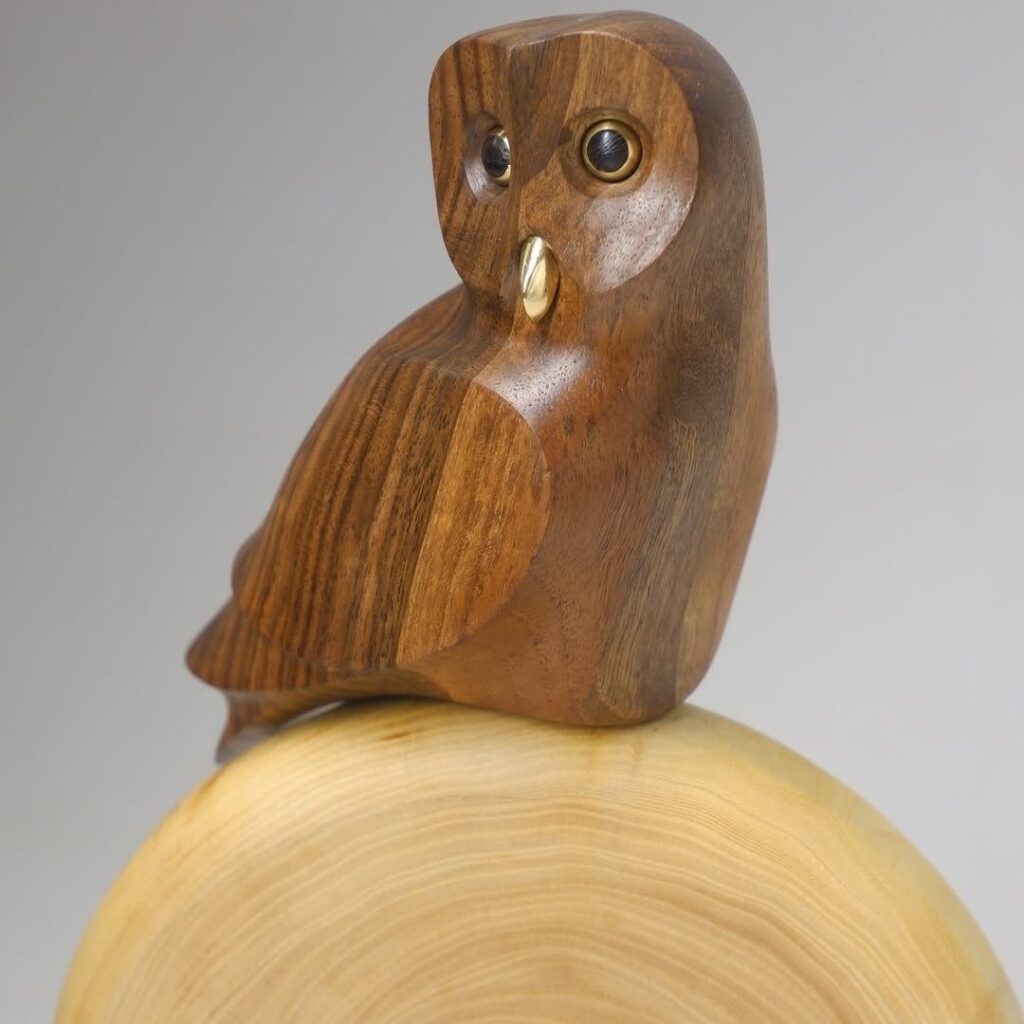 У руках мукачівця оживає дерево і з'являються птахи