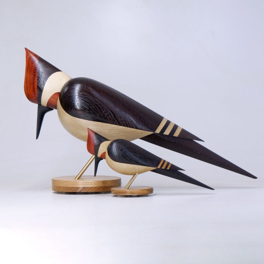 У руках мукачівця оживає дерево і з'являються птахи