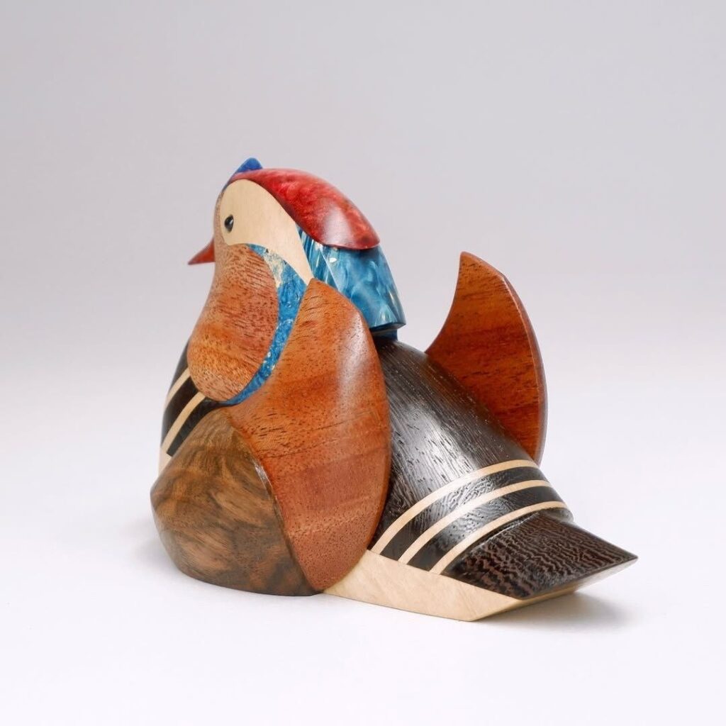 У руках мукачівця оживає дерево і з'являються птахи