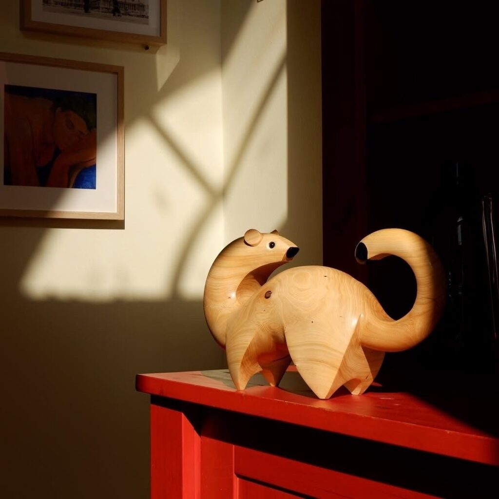 У руках мукачівця оживає дерево і з'являються птахи