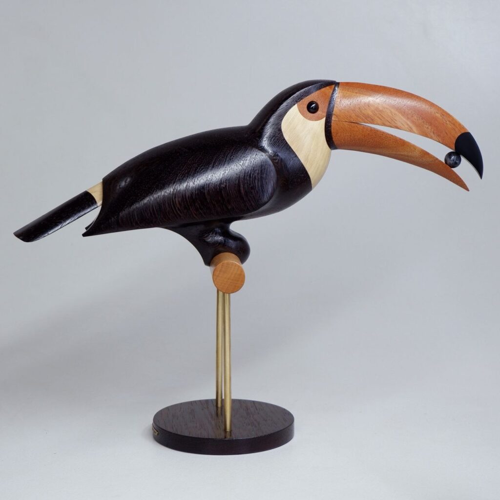 У руках мукачівця оживає дерево і з'являються птахи