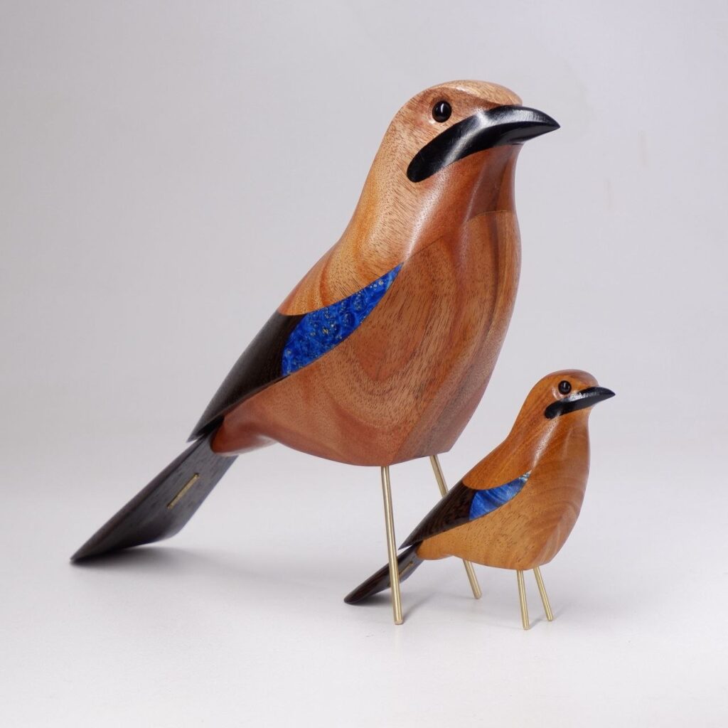 У руках мукачівця оживає дерево і з'являються птахи