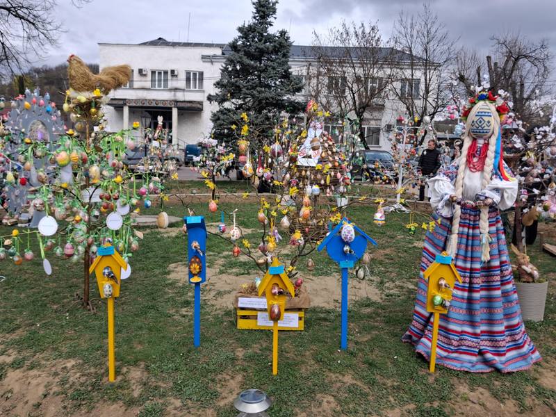 У Перечині відкрилась унікальна виставка писанкових дерев